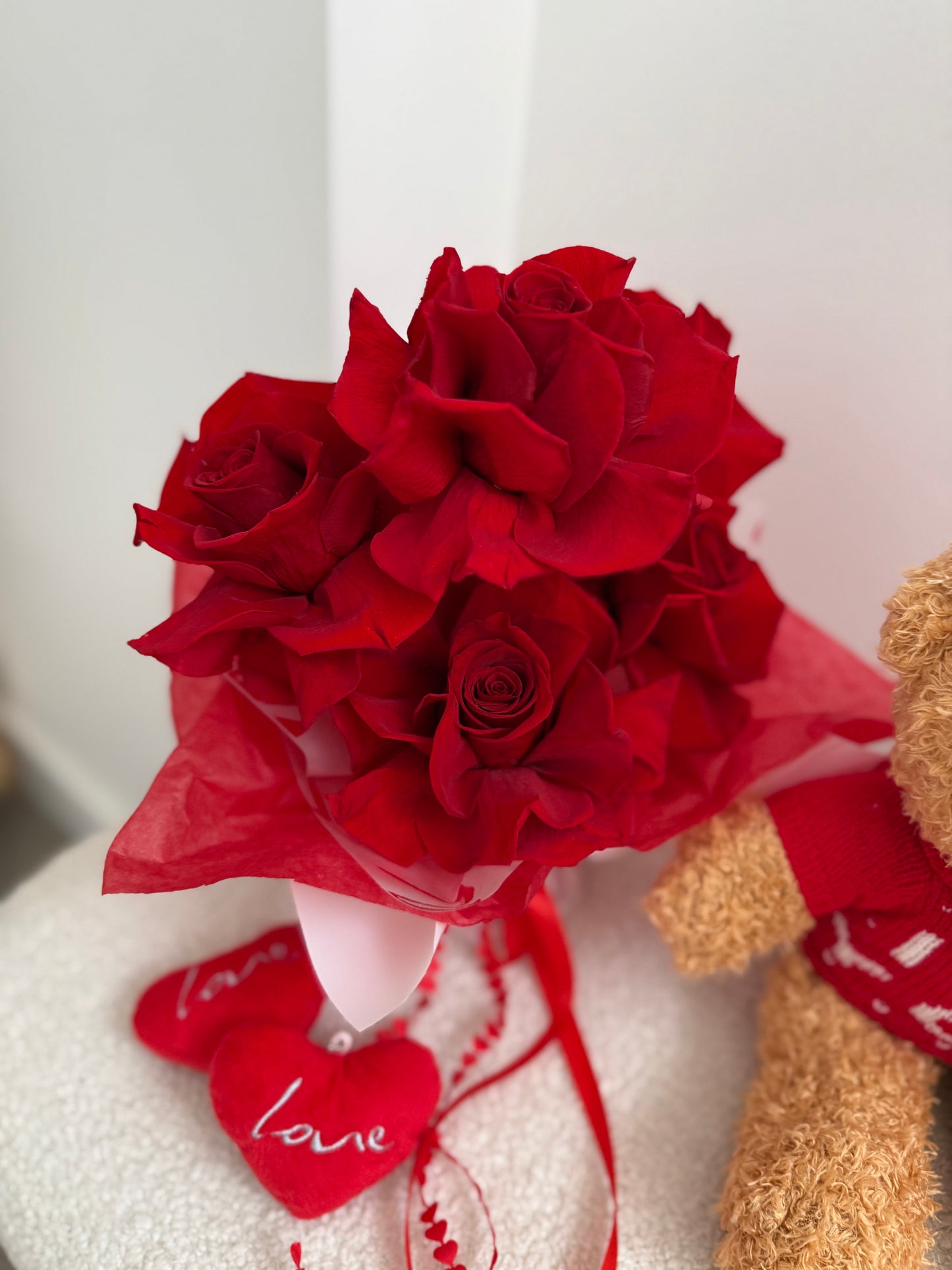 Red Vase Bouquet ๐น
