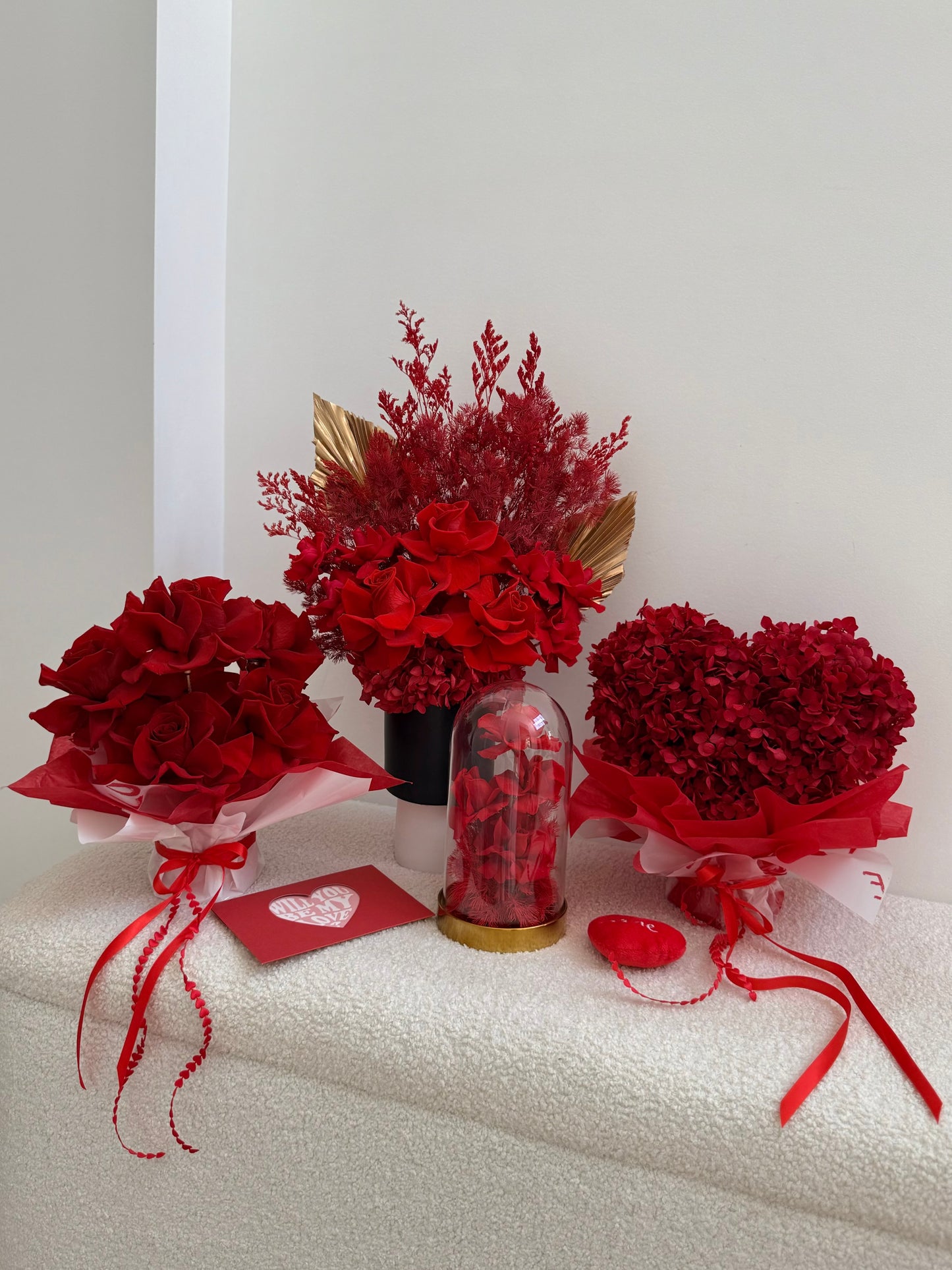Red Vase Bouquet ๐น