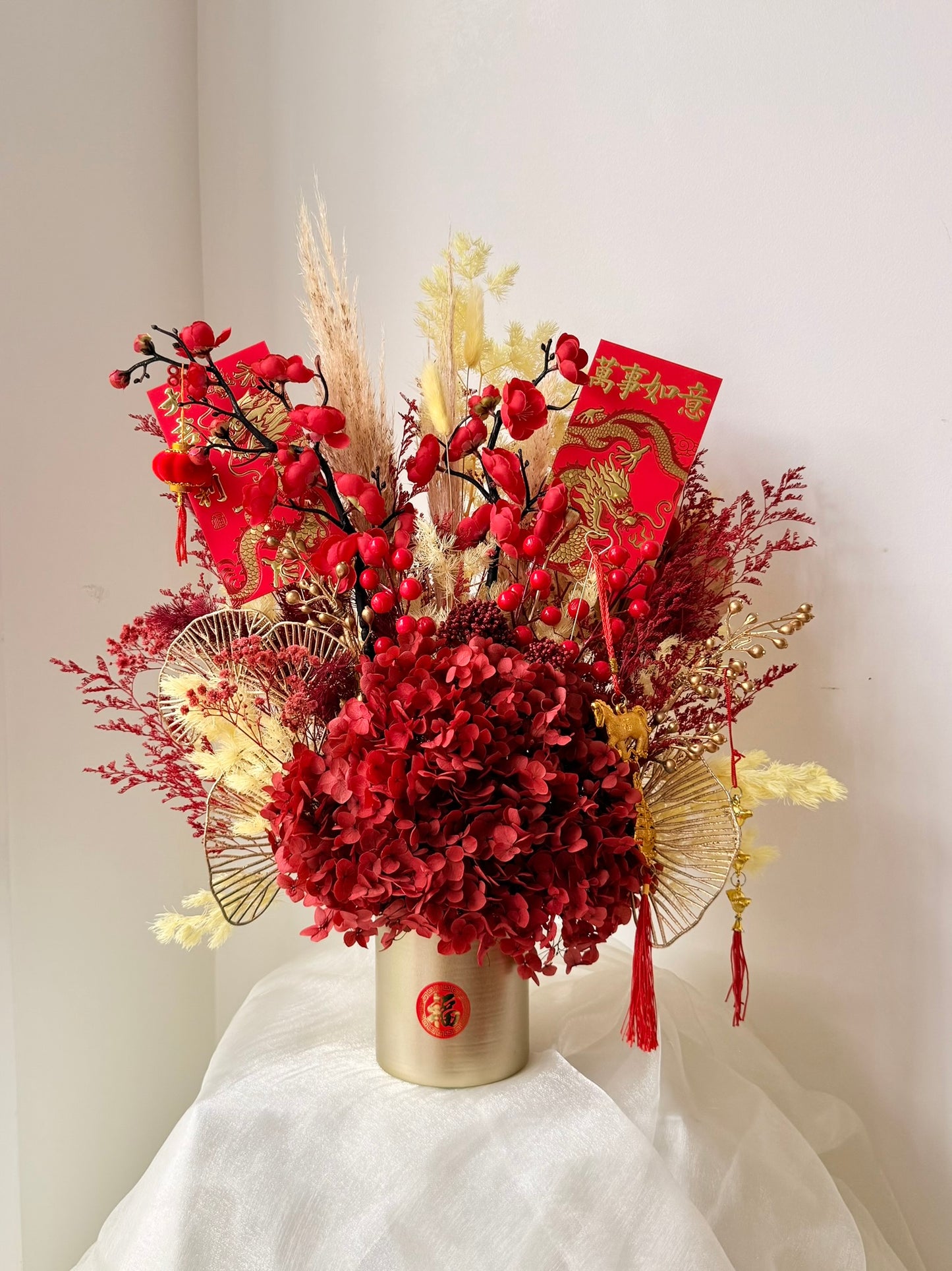 🧧 Red & Yellow Fan Arrangement (Large)
