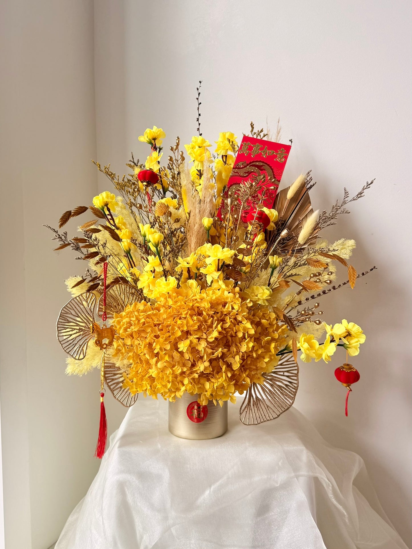 🧧 Yellow & Gold Fan Arrangement (Large)